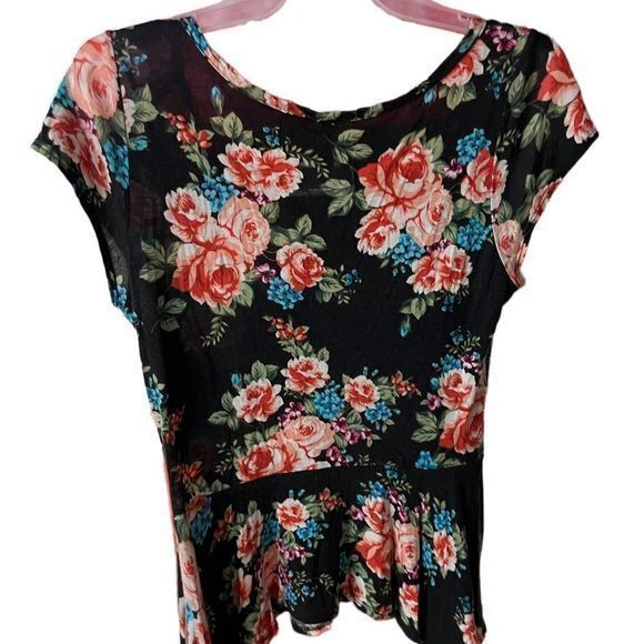 Women’s size large Luna Tiks short sleeve top - black with flowers - Picture 2 of 6